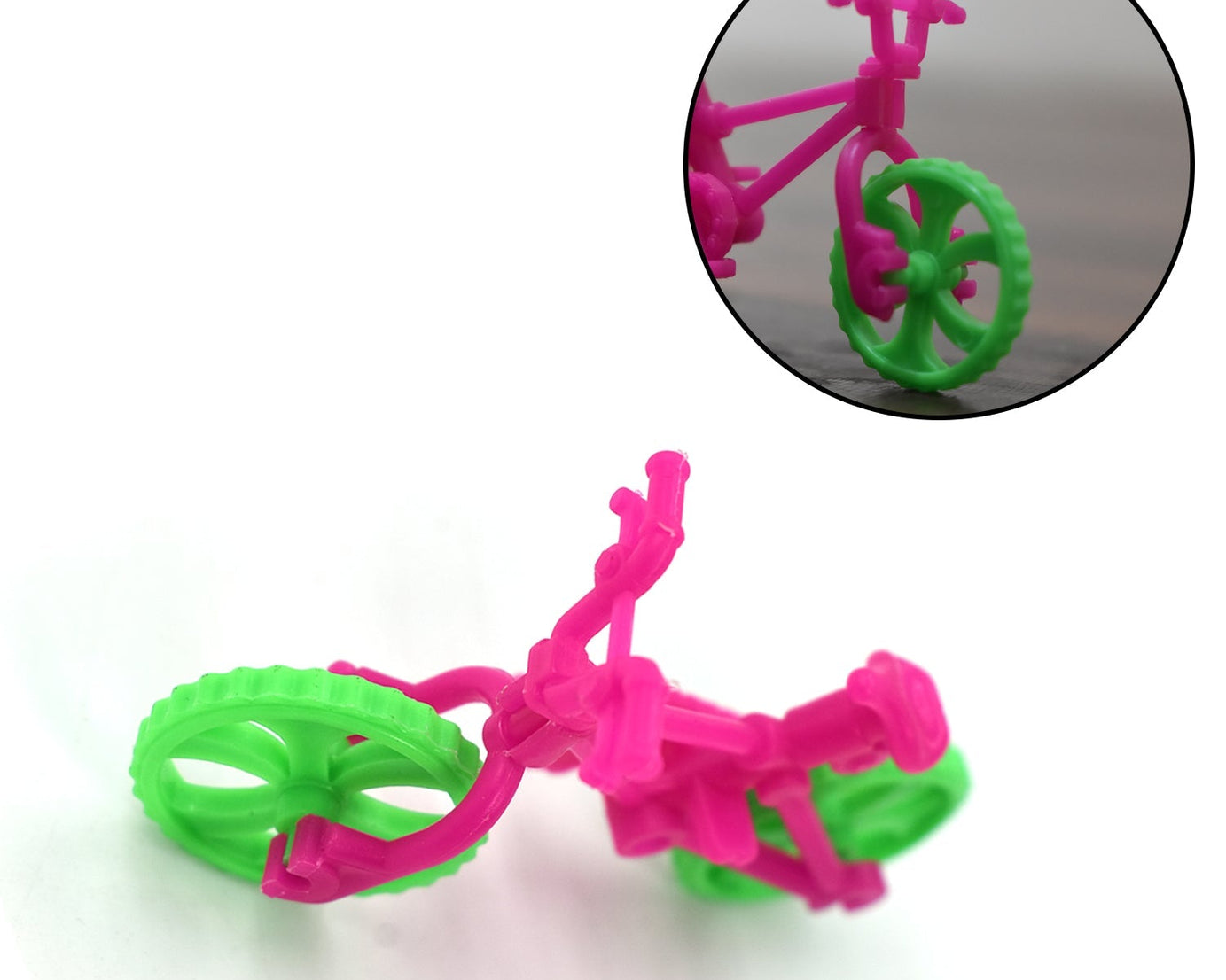 Set of 30 miniature bicycles for kids’ entertainment