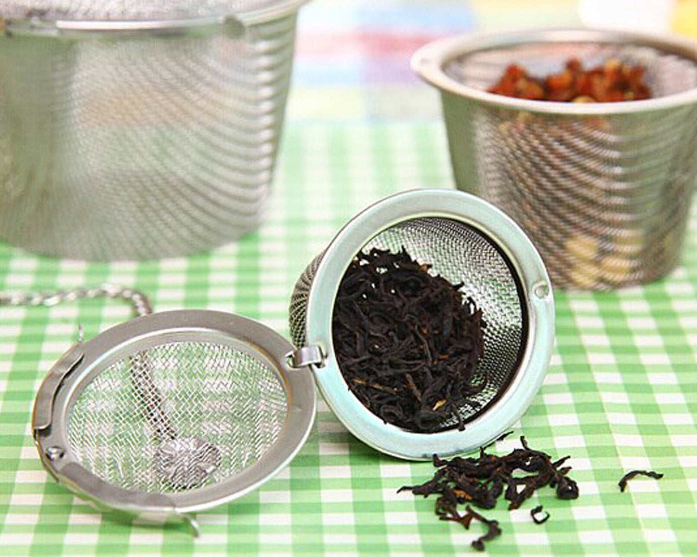 Spice filter mesh ball with locking lid