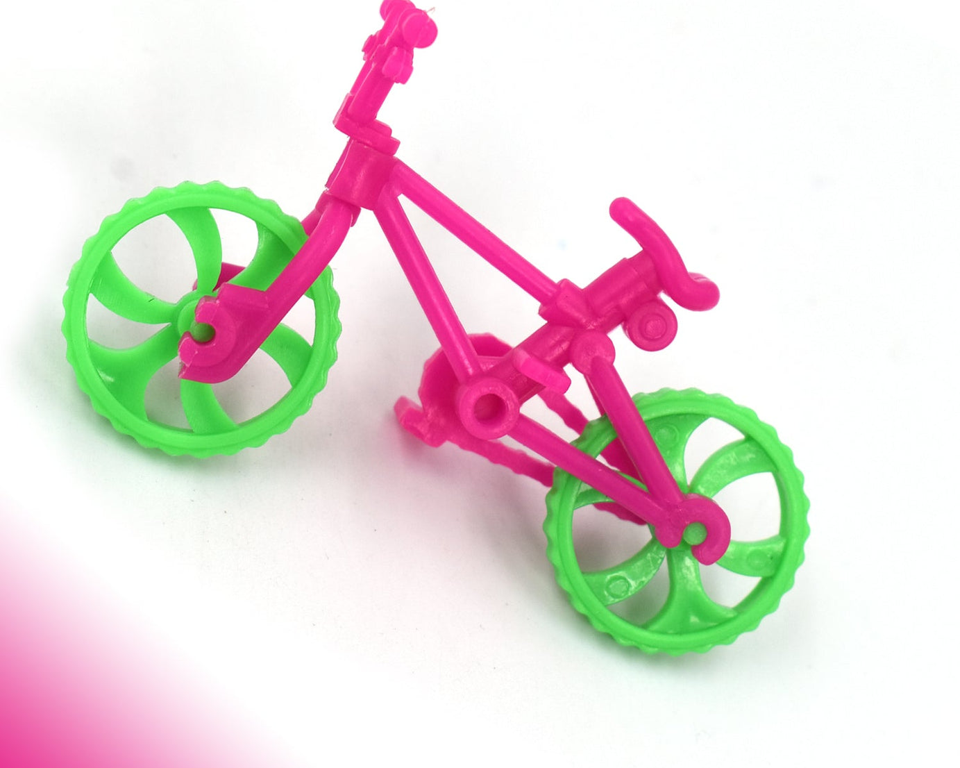 Set of 30 small toy bicycles for children’s play