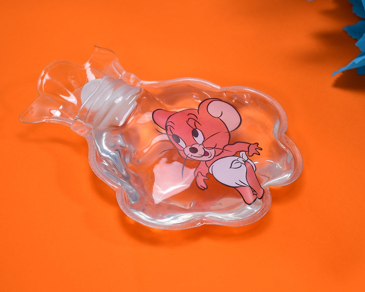 Small water bag for relieving menstrual cramps.