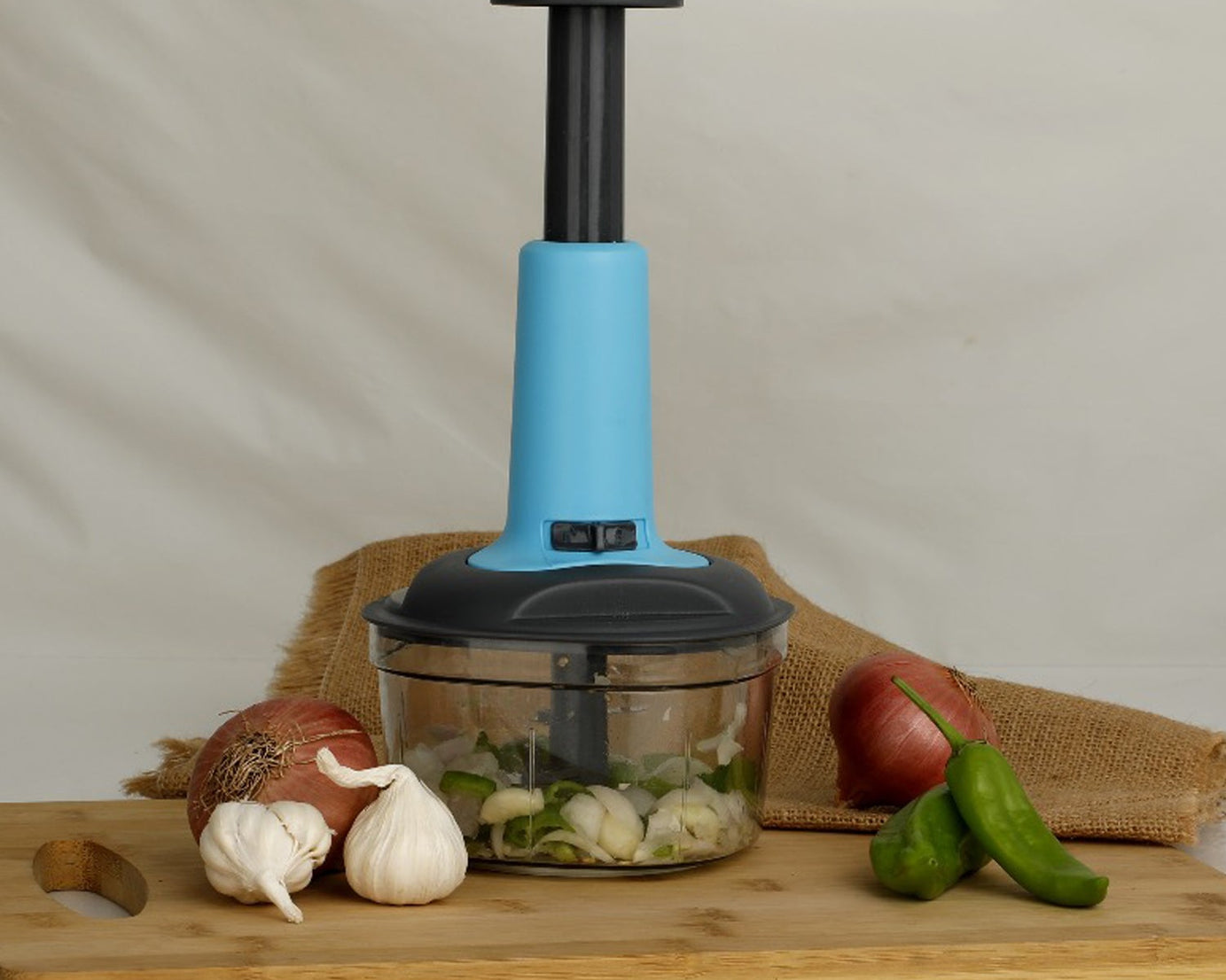 Food chopper with 3 stainless steel blades, close-up