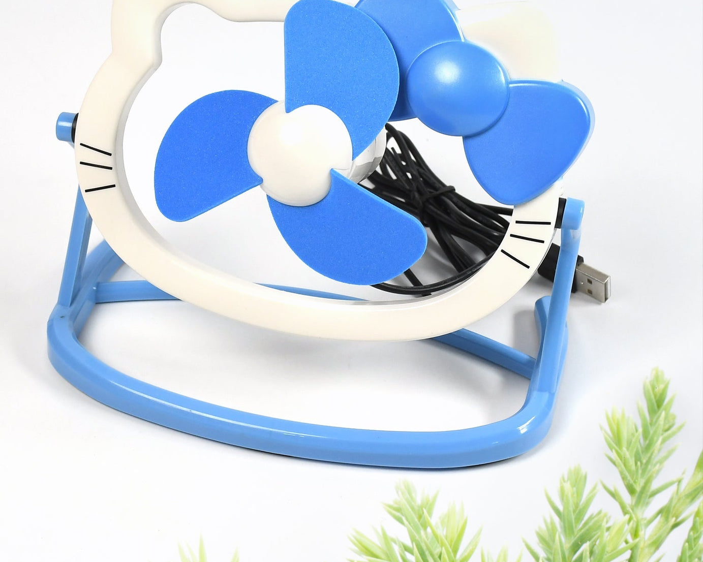 HELLO KITTY CARTOON FAN CUTE BRIGHT COLOR DESKTOP OFFICE USB MINI FAN PERSONAL DESKTOP FAN (Battery Not Include)