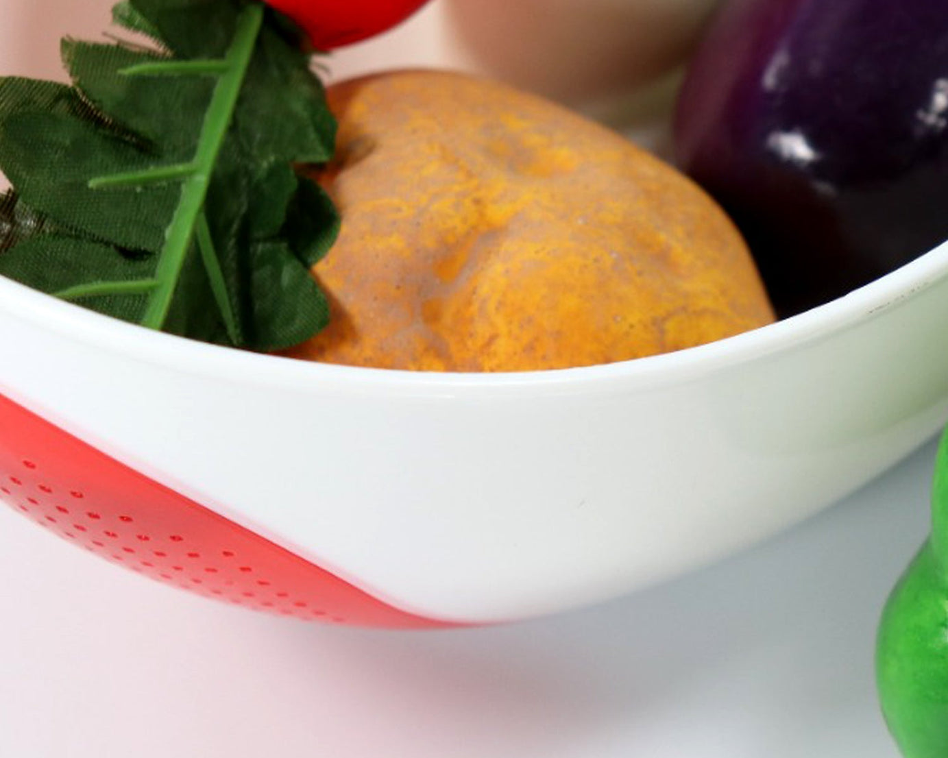 Bowl and strainer set for washing fruits and noodles