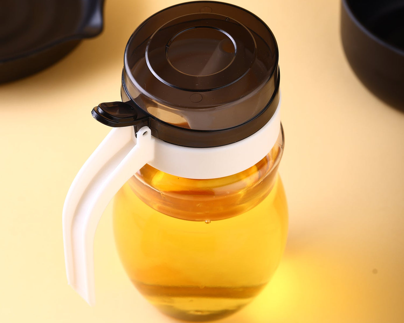 Stainless steel oil dispenser 650ml.