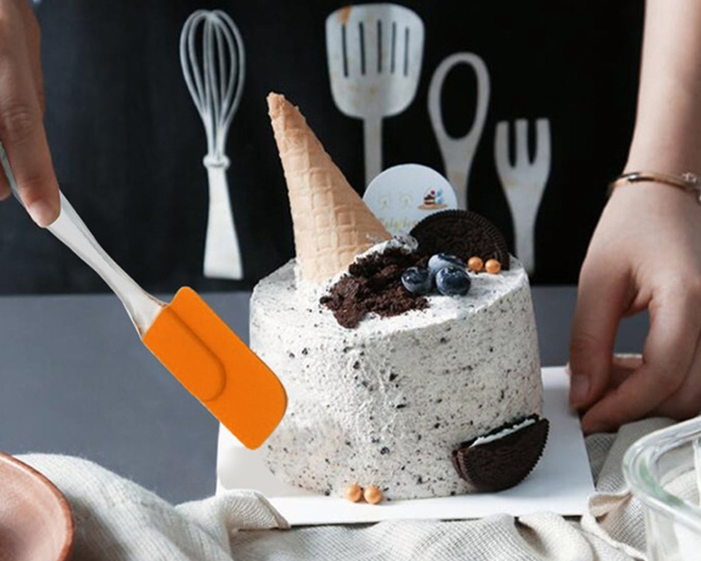 Set of brush and spatula for mixing, decorating, and grilling