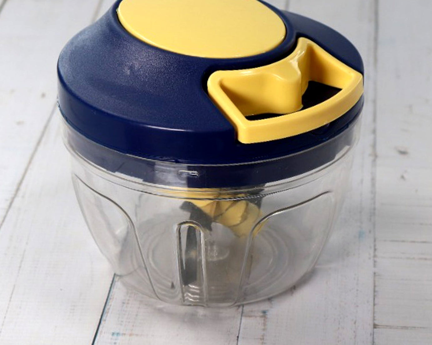 Efficient chopper with blades for quick vegetable and fruit cutting