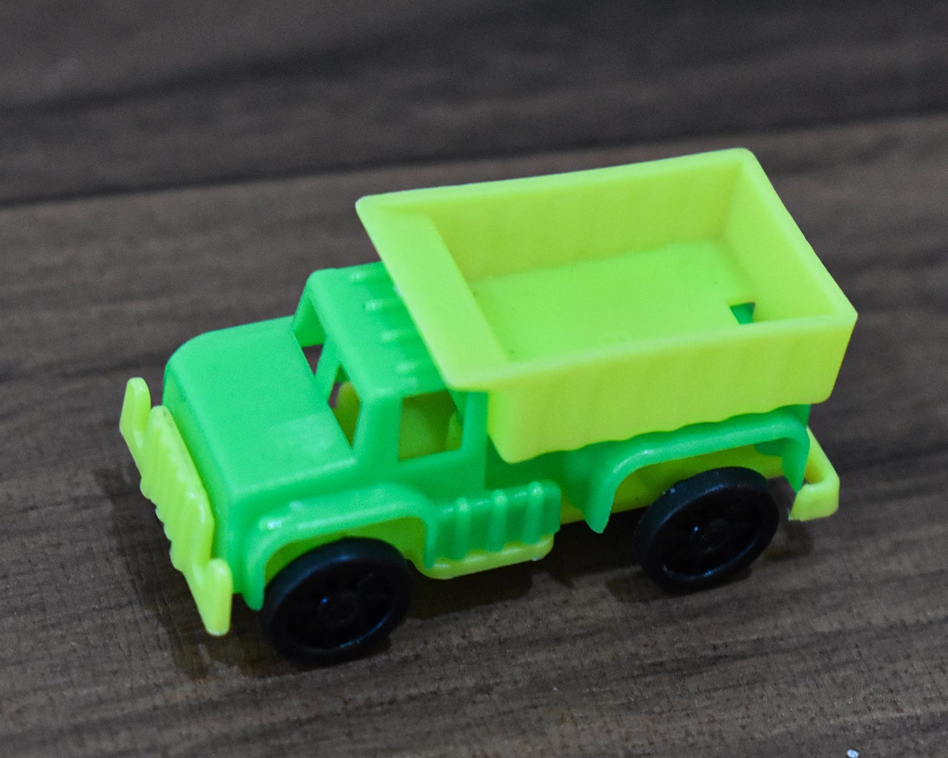 Dumper truck toy in action