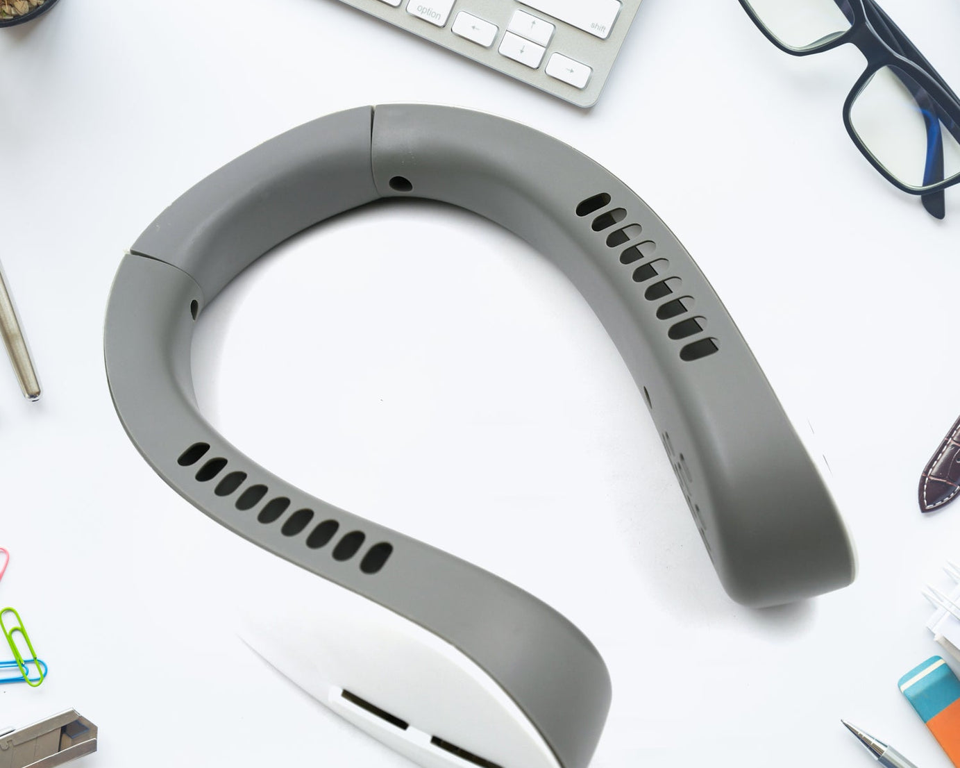 Neck Fan, Portable and Wearable Personal Fan, USB Rechargeable, Headphone Design, Neckband Fan with 3 Speeds, suitable for outdoor family sports travel