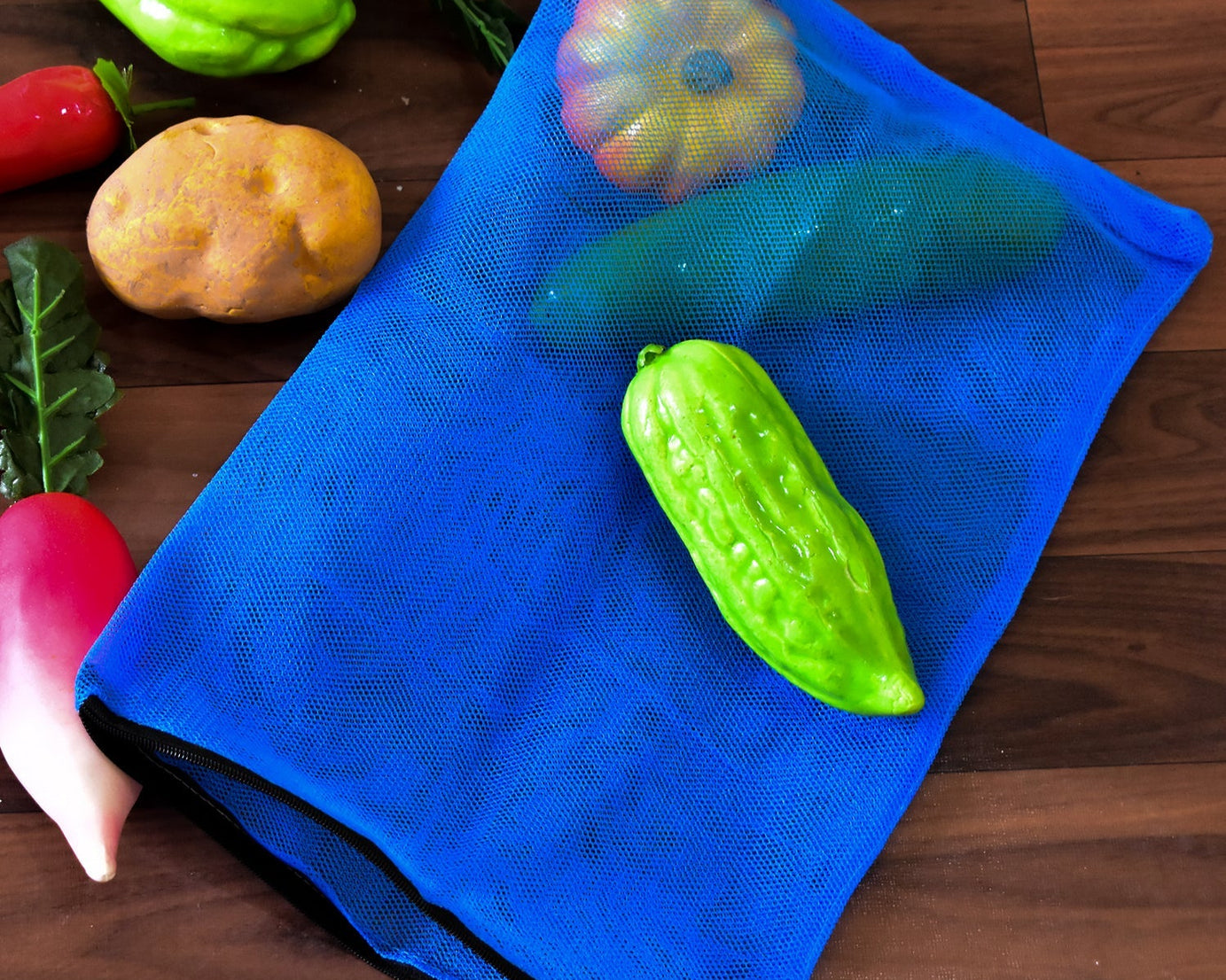 Food storage bag with zipper for vegetables and fruits
