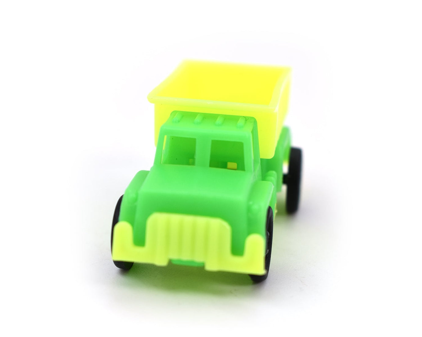 Toy dumper truck with features
