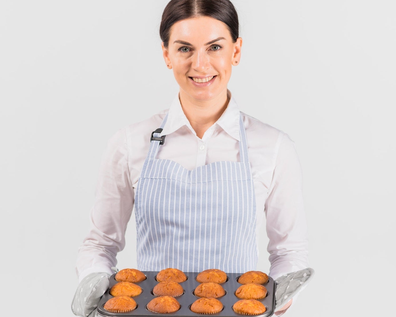 Reliable cotton oven mitts for handling hot pots and pans