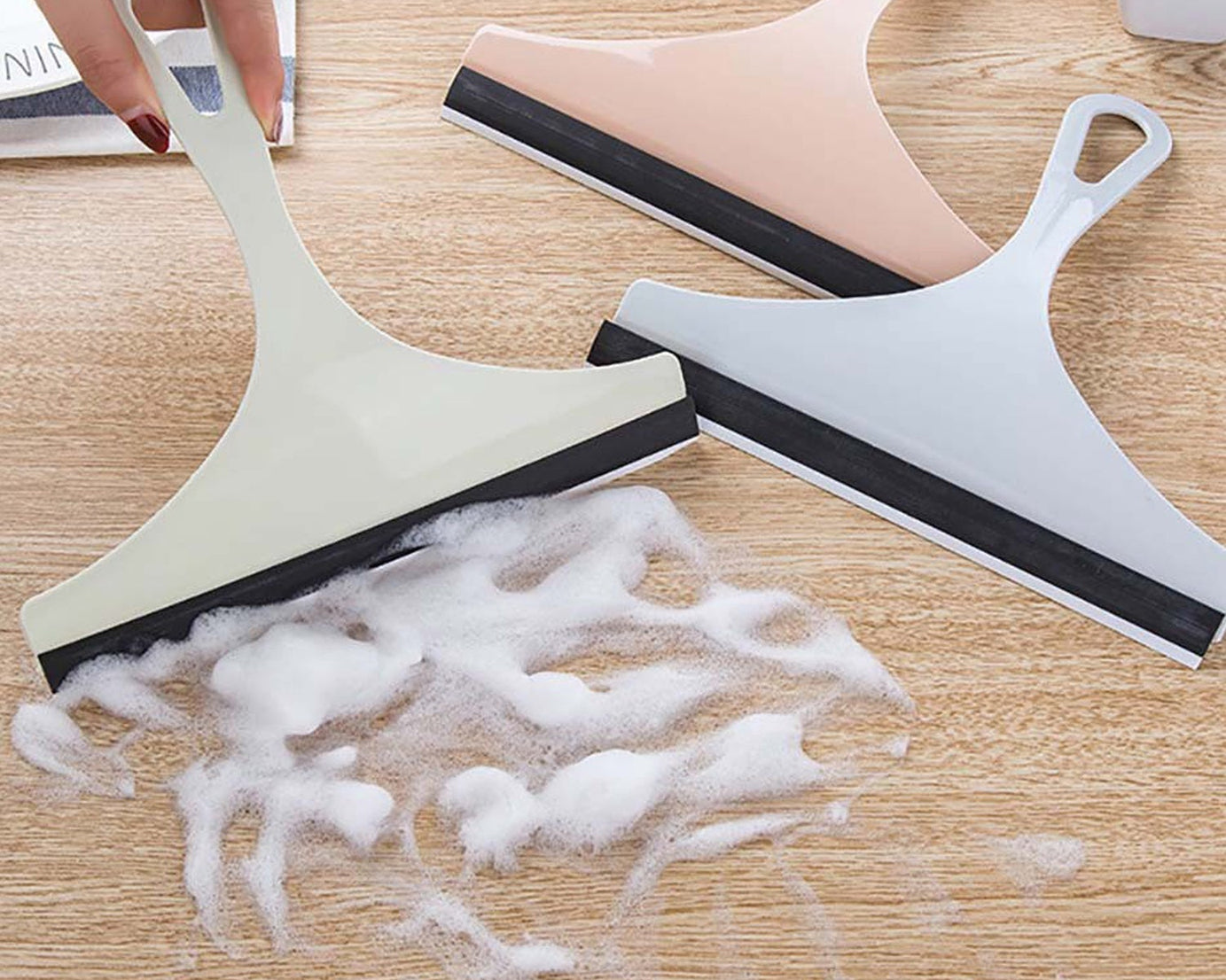 Wiper for car mirrors, versatile and durable