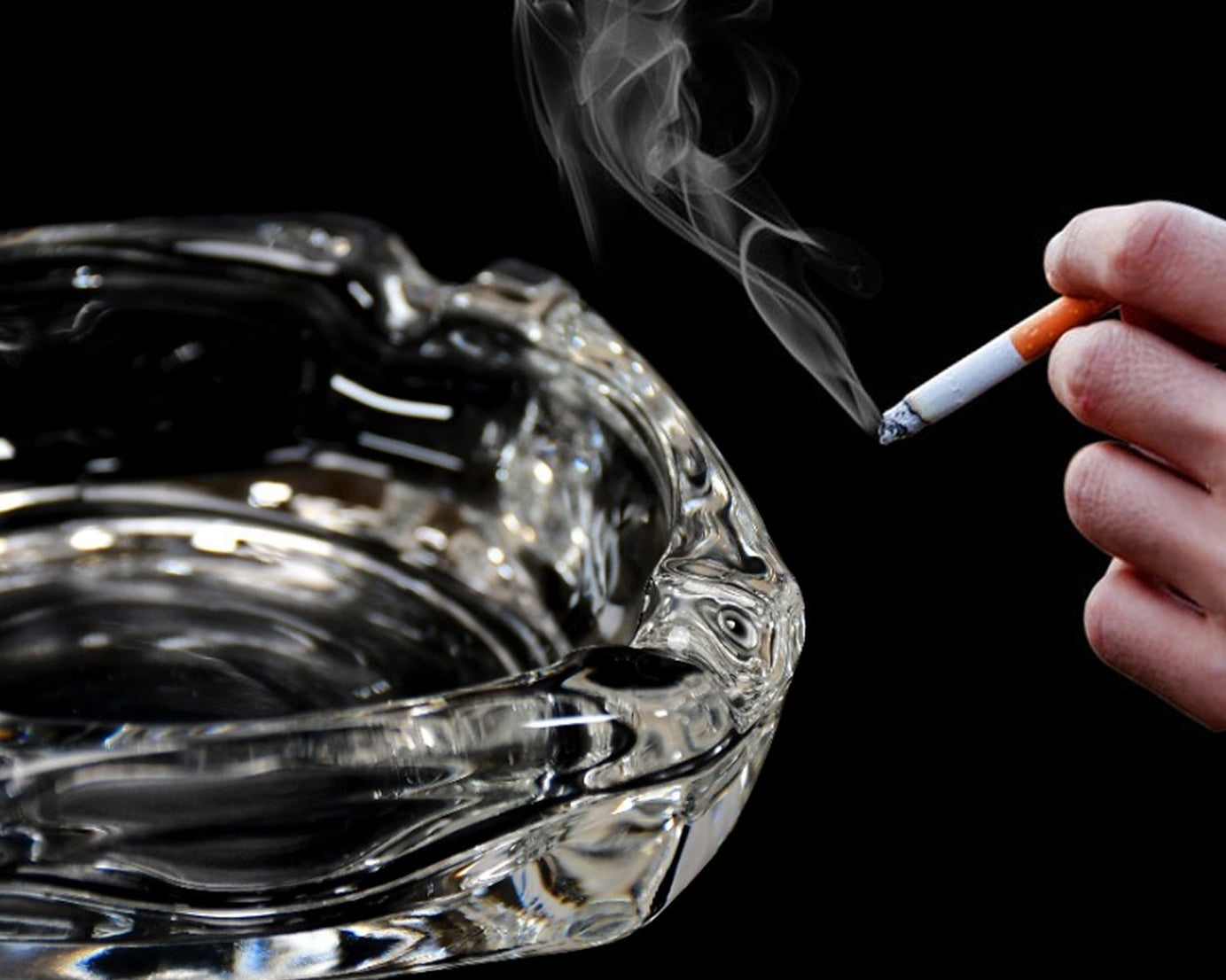 Glass Brunswick Crystal Quality Cigar Cigarette Ashtray Round Tabletop for Home Office Indoor Outdoor Home Decor