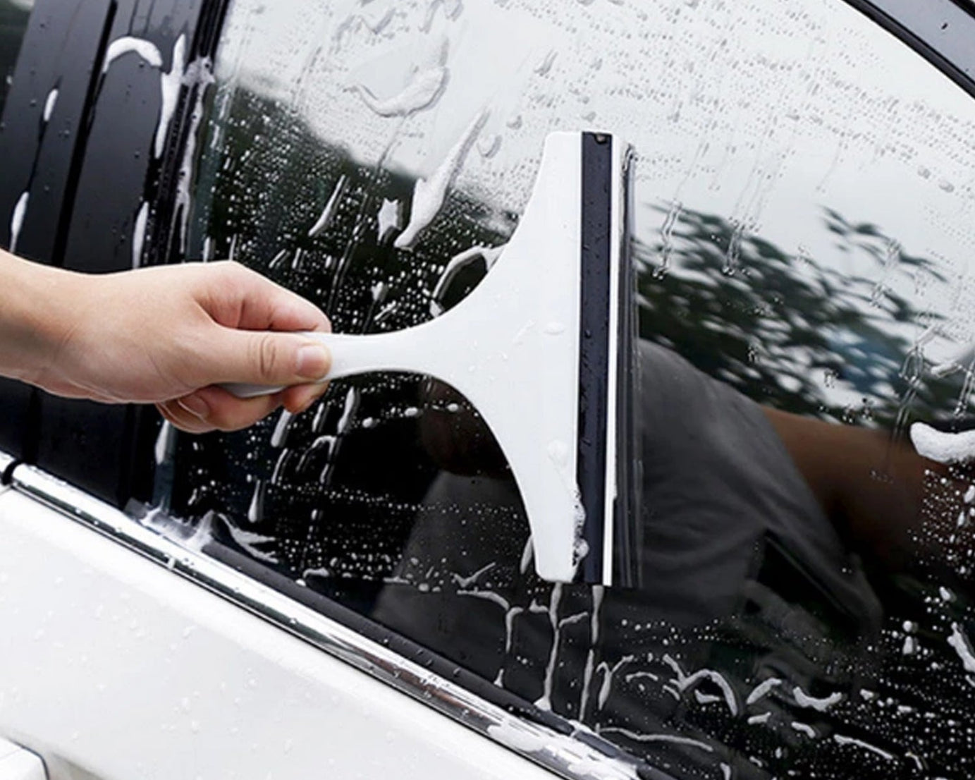 Wiper for car mirrors, suitable for various vehicles