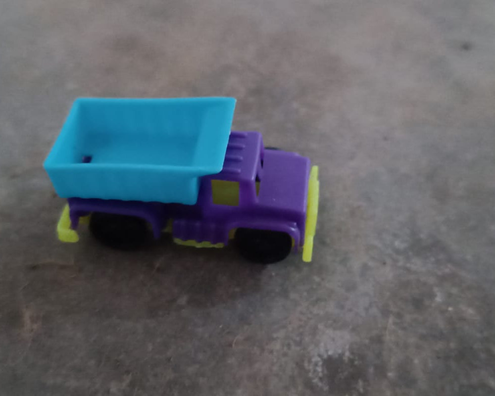 Kids' toy dumper truck with accessories