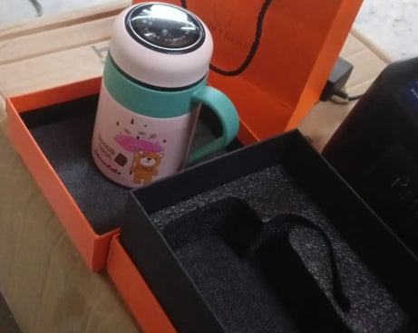 Smart Vacuum Insulated Water Bottle with LED Temperature Display & Gift Color Box (600 ML Approx)