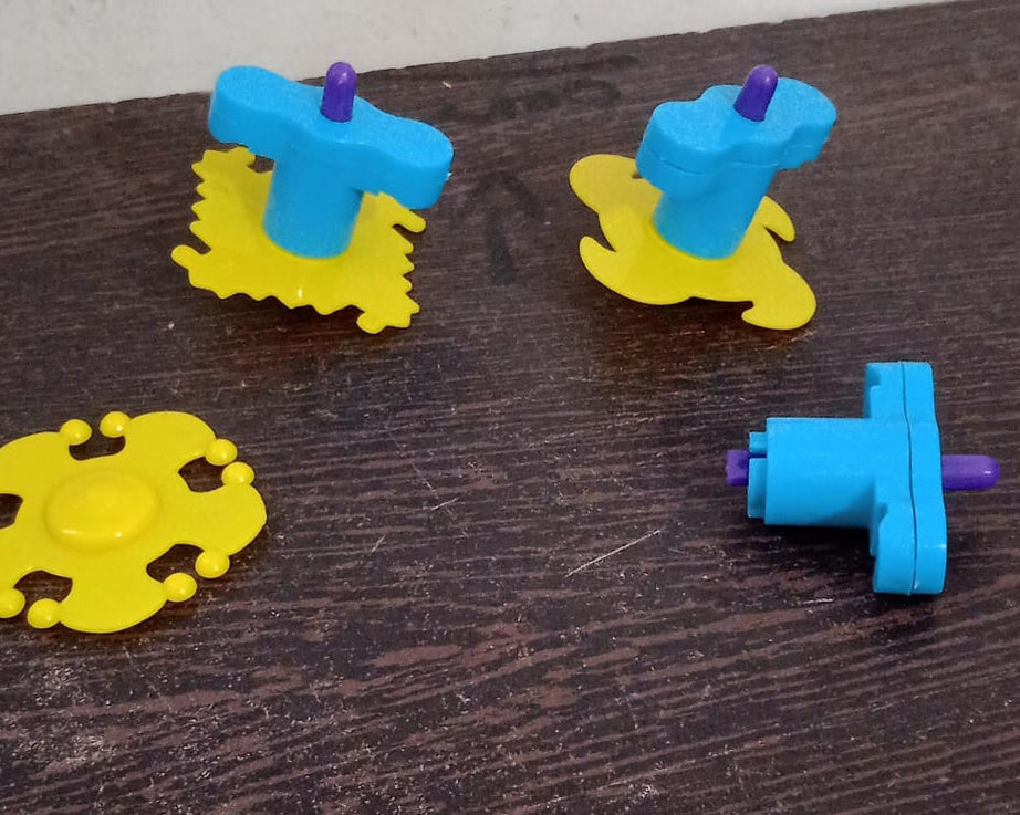 Kids toy spinner with launcher