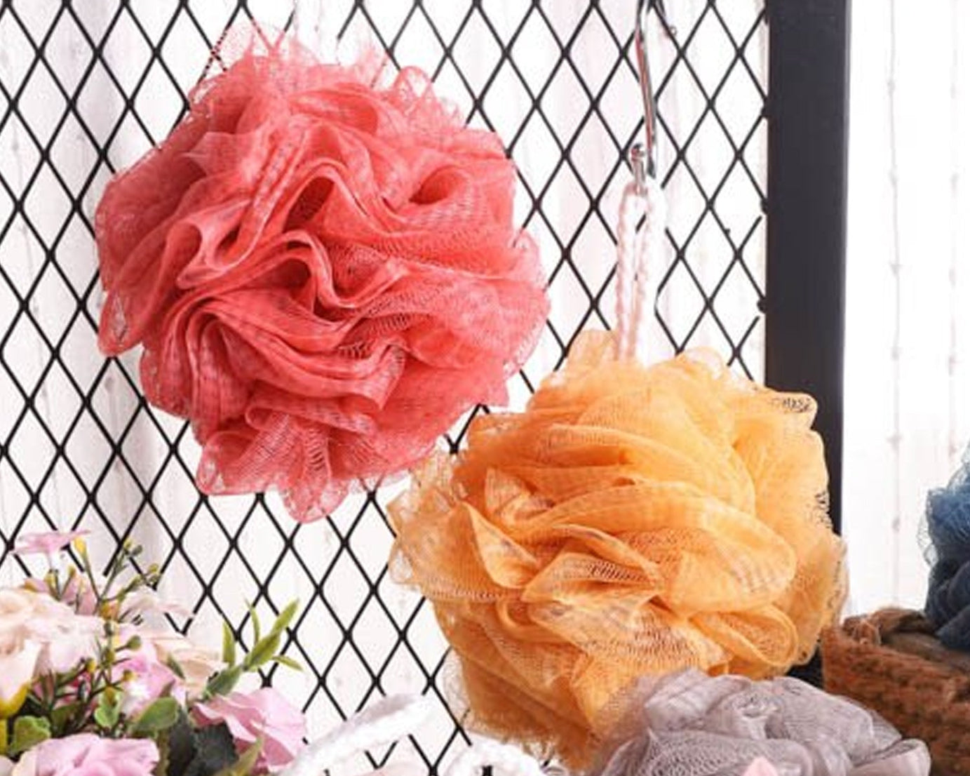 Round loofah bath sponge for body scrubbing