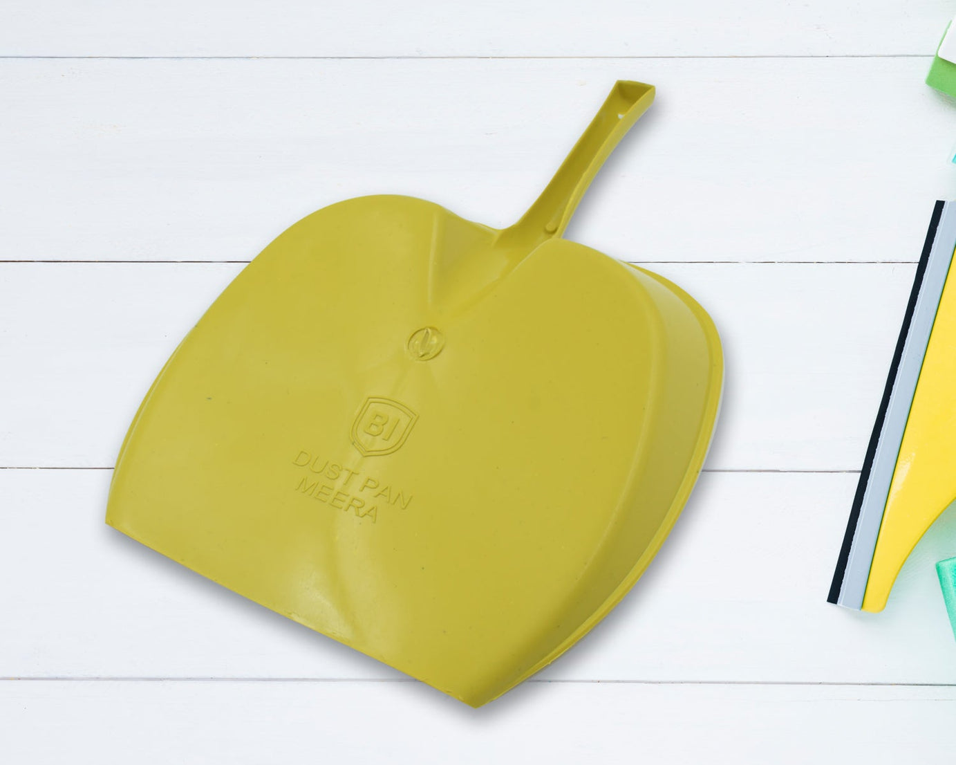 Dustpan with Long Handle, Dust Collection Dust Pan Tray for Kitchen, Home, Office, Bathroom Etc (1 Pc / Multicolor )