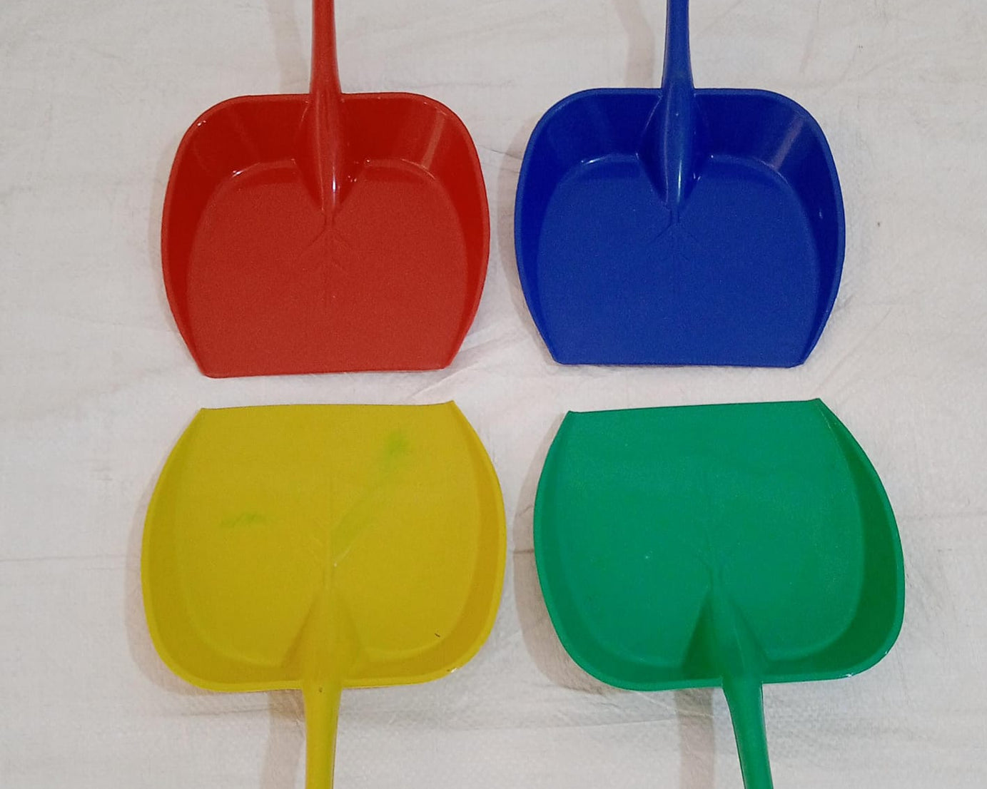 Dustpan with Long Handle, Dust Collection Dust Pan Tray for Kitchen, Home, Office, Bathroom Etc (1 Pc / Multicolor )
