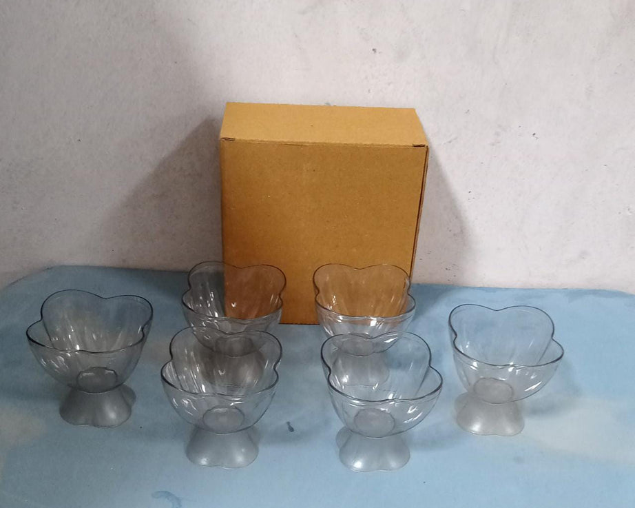 Dessert bowls set for serving fruit