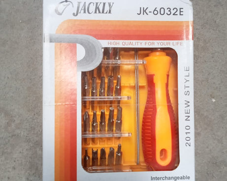 Magnetic screwdriver set with 32 pieces