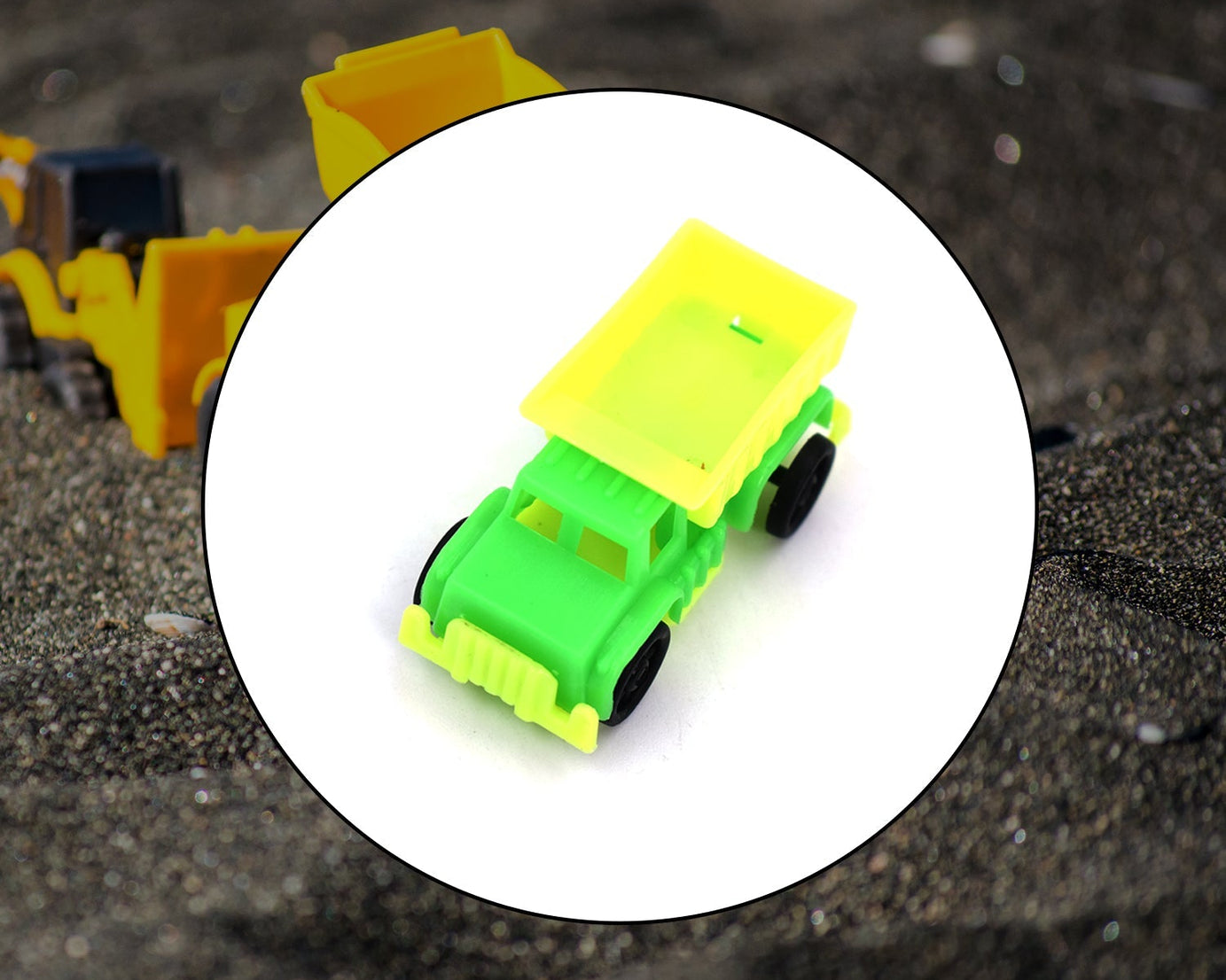 Toy dump truck with movable parts