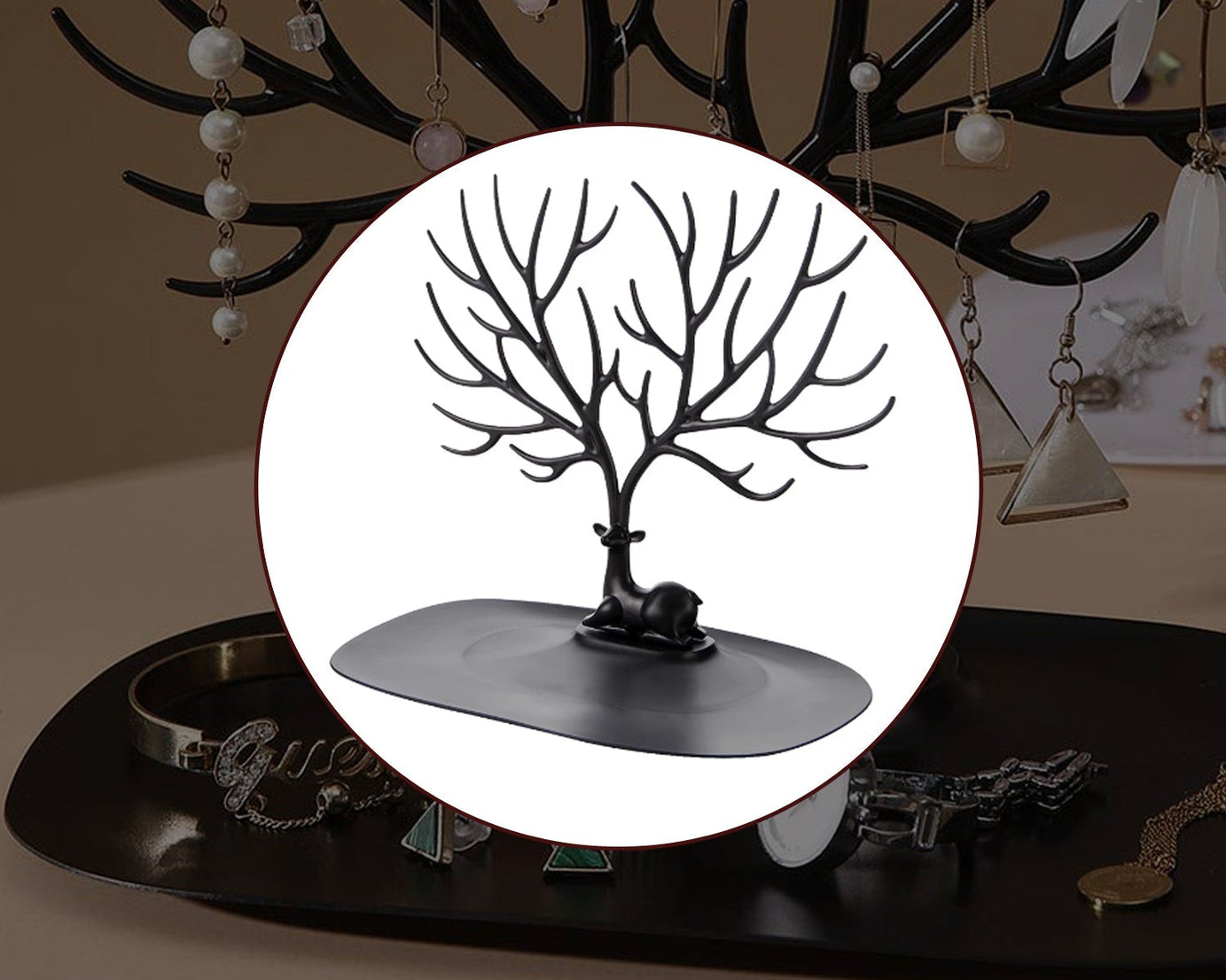 Elegant deer-shaped necklace holder, unique design.