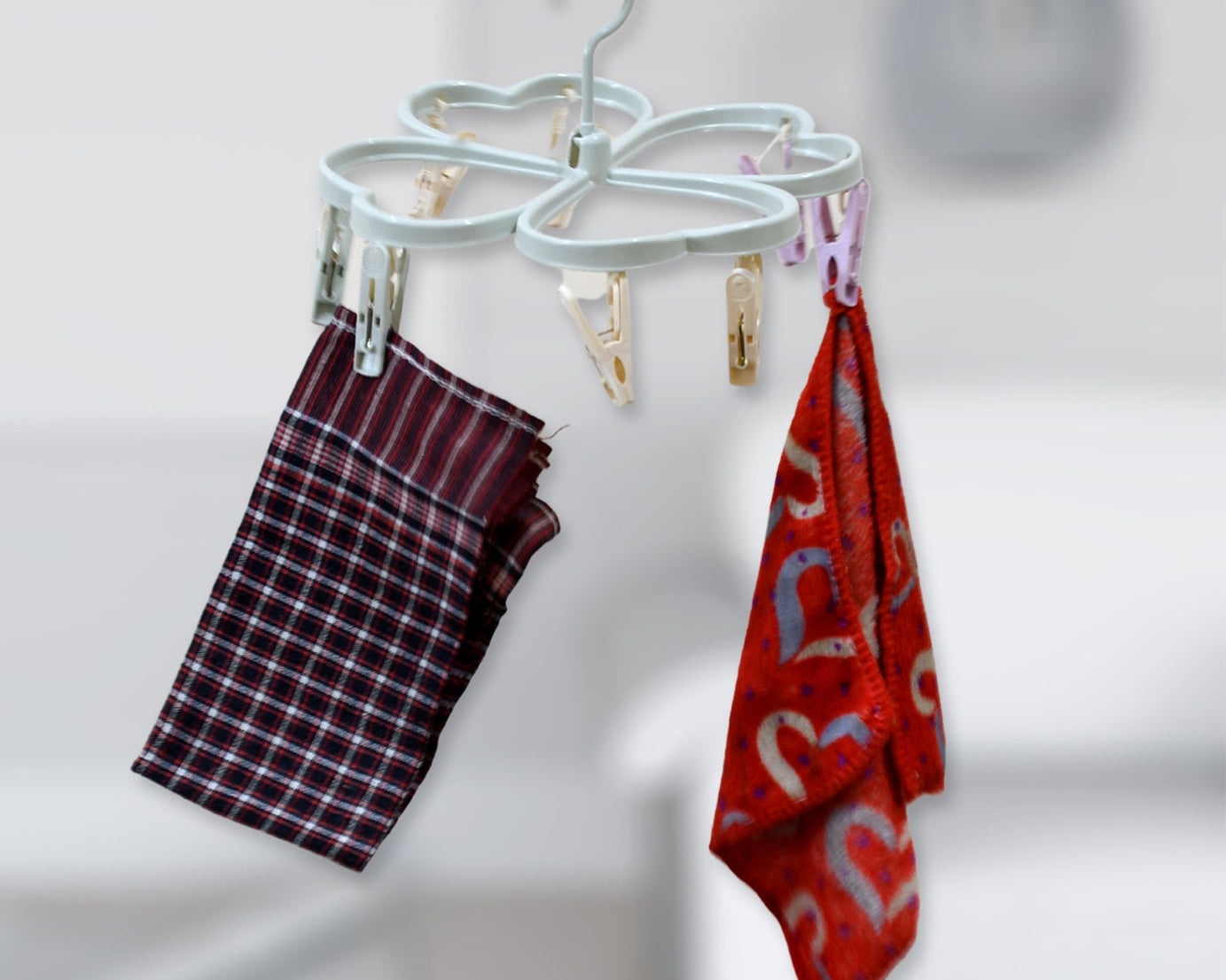 Heart Shape Clothe spin Rack Laundry Drying Rack, Clothes Hangers with 8 Clips, Clip Hanger Drip Hanger for Drying Underwear, Baby Clothes, Socks, Bras, Towel, Cloth Diapers, Gloves