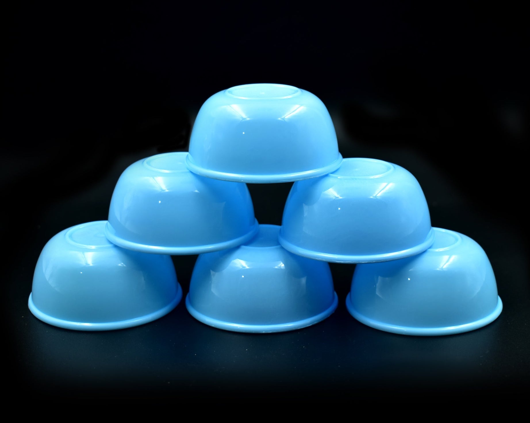 Unbreakable plastic bowls, ideal for daily use, set of 6.