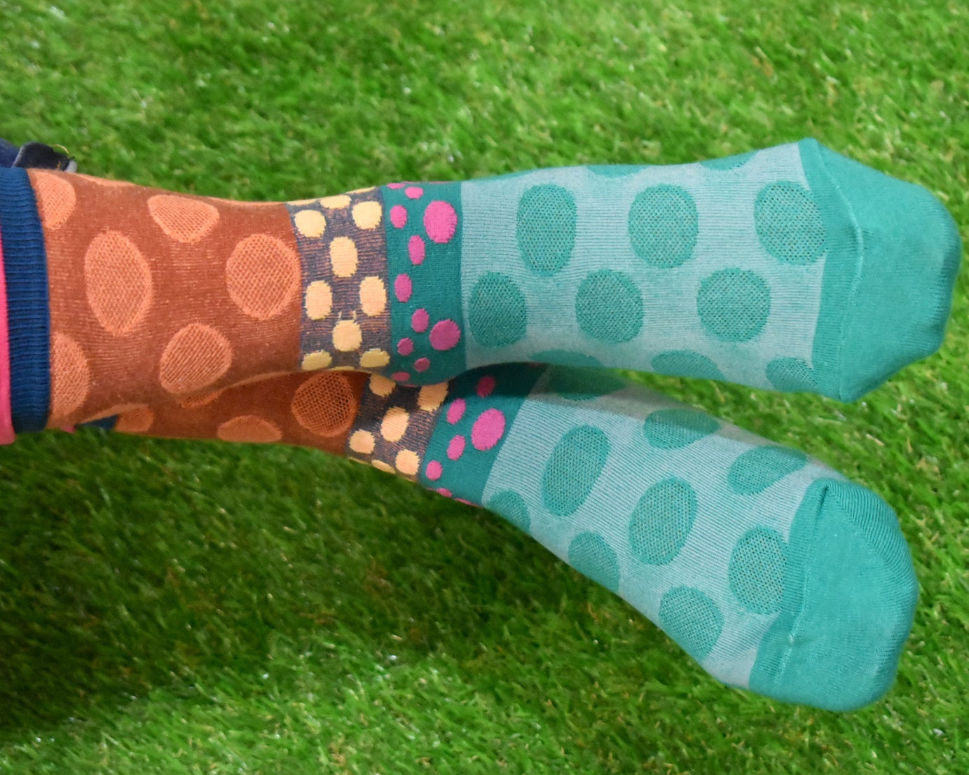 Breathable classic socks.