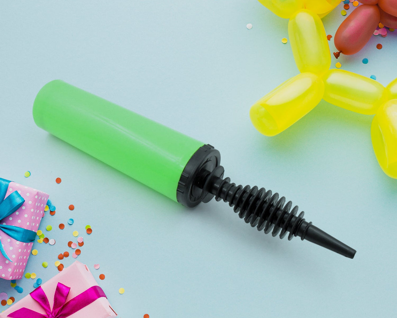 Handy balloon pump for foil balloons and inflatables.