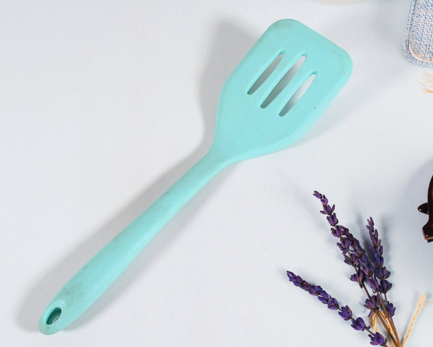 Multipurpose Silicone Spoon, Silicone Basting Spoon Non-Stick Kitchen Utensils Household Gadgets Heat-Resistant Non Stick Spoons Kitchen Cookware Items For Cooking and Baking (1 pc)