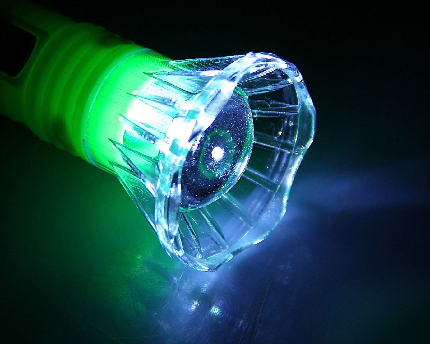 Small Plastic Torch for Kids, Plastic LED Flashlight Torch, Beautiful Attractive Good Gift Item, Pocket Torch for Kids (1 Pc)