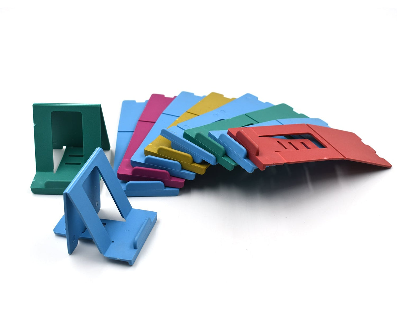 Mobile stand set with adjustable design, useful for home and office.