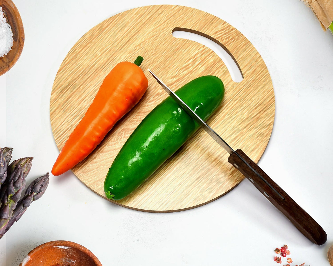 Round wooden chopping board
