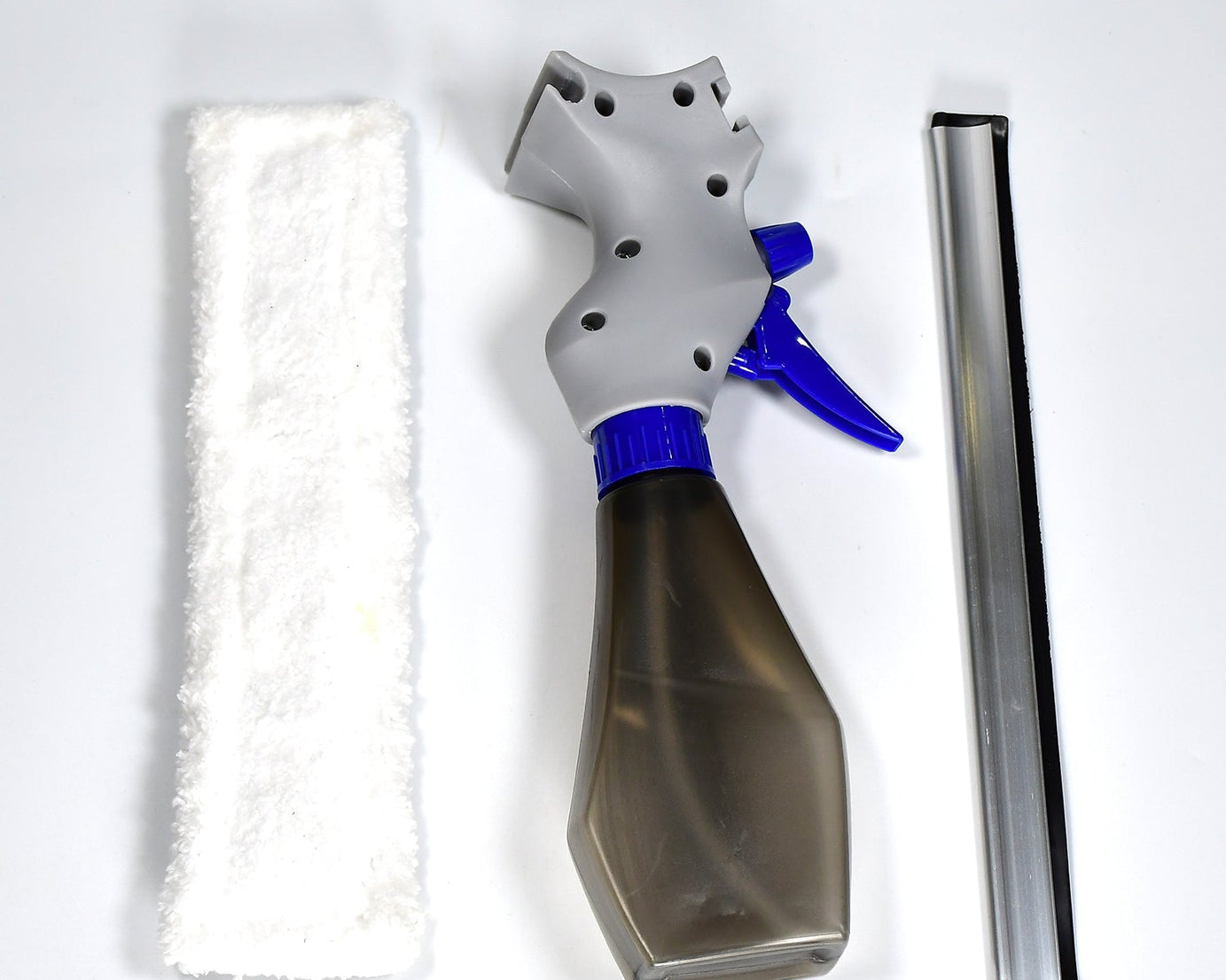 3-in-1 spray type glass cleaning brush, plastic, easy to use