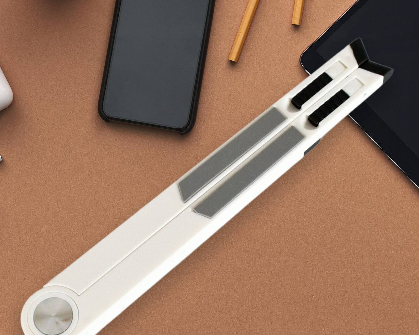 Foldable tablet holder