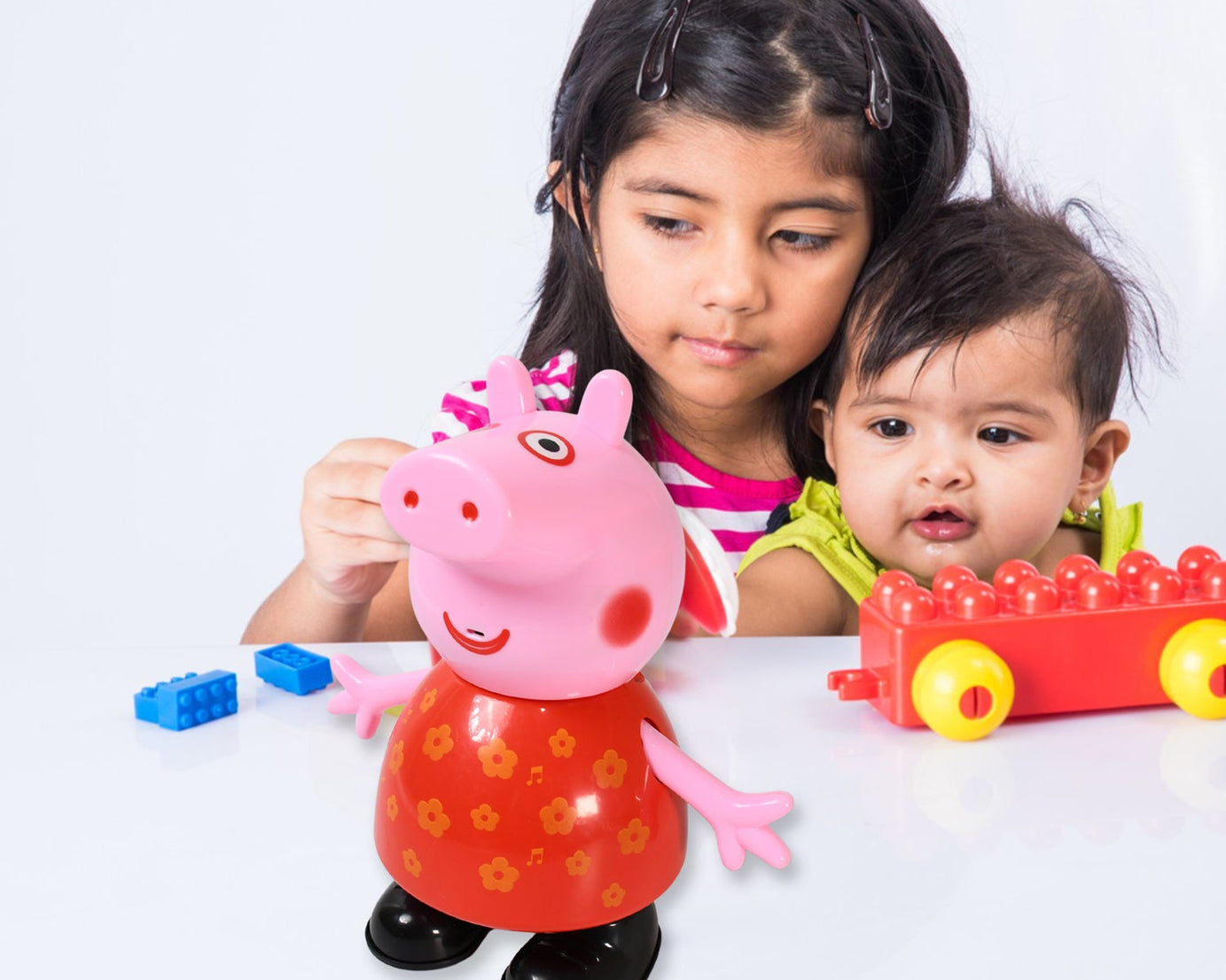 Pig Children Play toy, Pretend Play Toy Fun Gift for Kids, Movable Hands, Legs Pig Pretend Play Toy Set for Kids Children with Soft Rubber Material (1 Pc / Battery Not included)