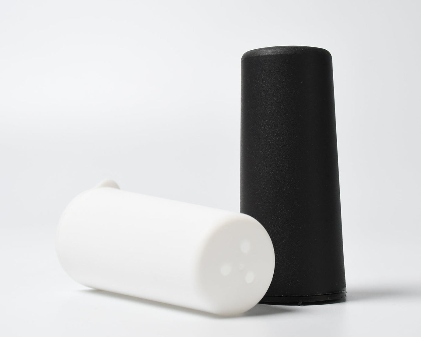 Dispensers with spice pouring