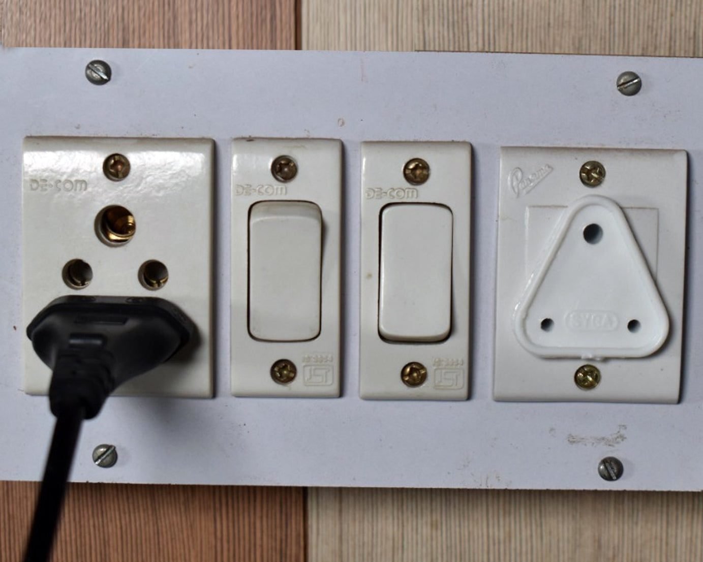 Outlet plug protectors, set of 100 for child safety