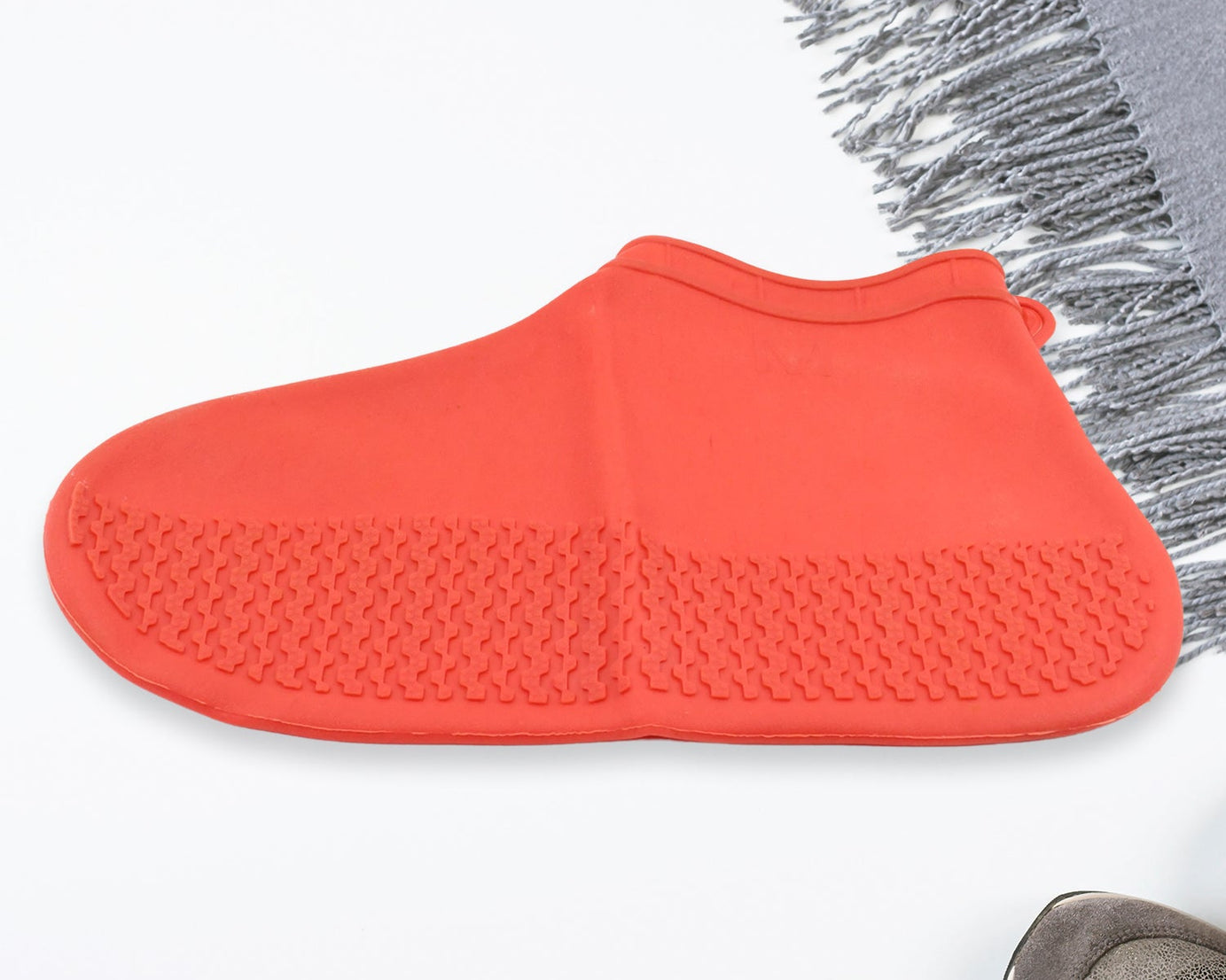 Non-Slip Silicone Rain Reusable Anti skid Waterproof Fordable Boot Shoe Cover (Medium Size / 1 Pair / Red)