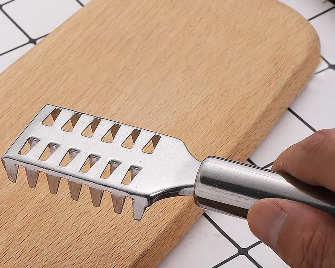 Fish Scale Remover Scraper Stainless Steel Fish Cutting Tools Sawtooth Easily Remove Fish Scales-Cleaning Brush Scraper Kitchen Tool-