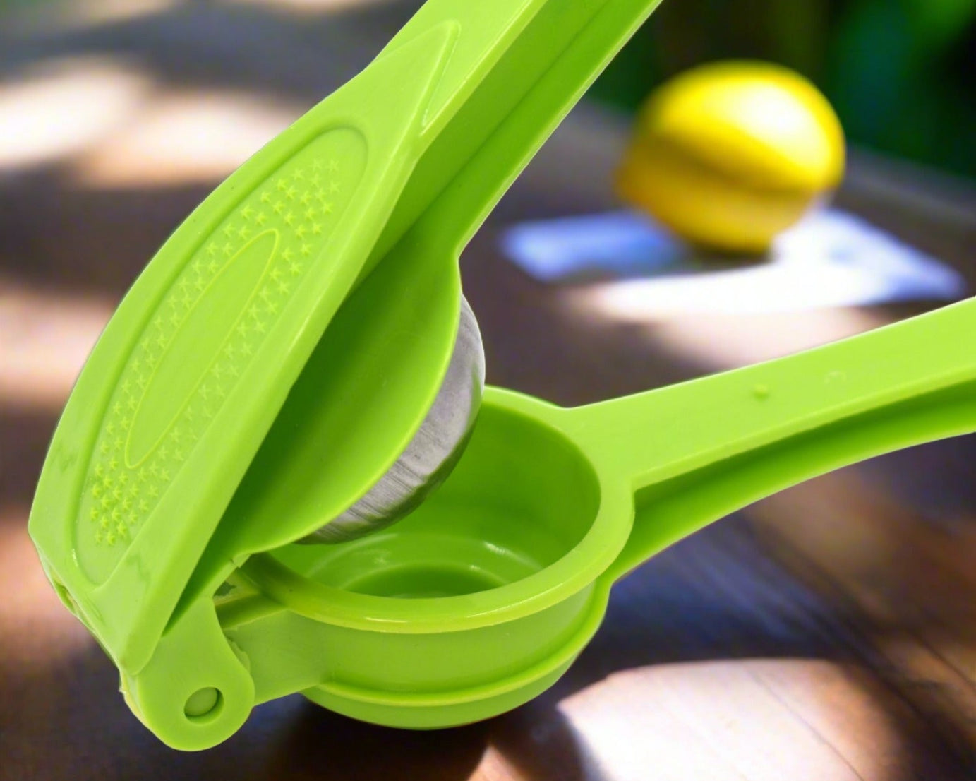 Practical lemon squeezer with built-in opener