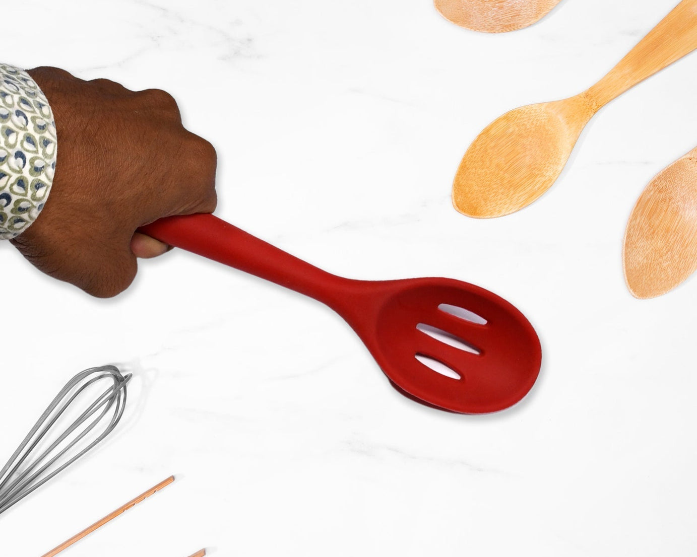 Heat-resistant turner for cooking