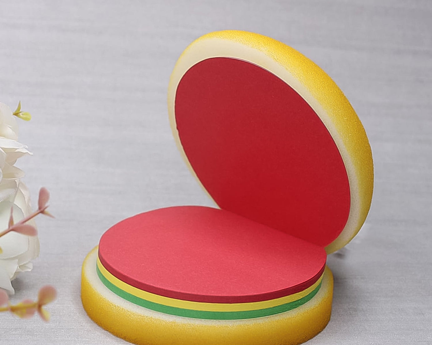 Mini burger-shaped sticky notes, colorful memo pads