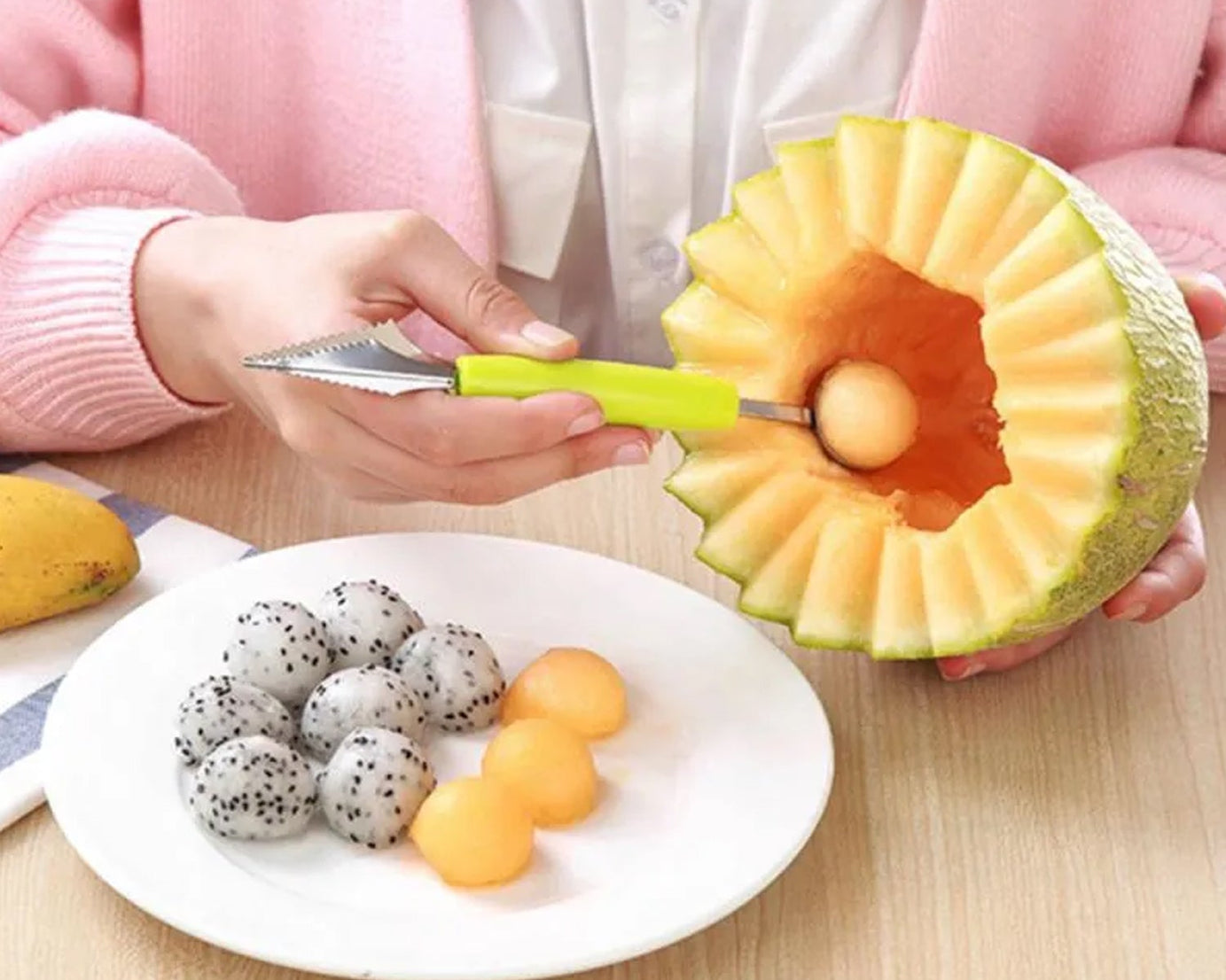 Spherical dig ball scoop