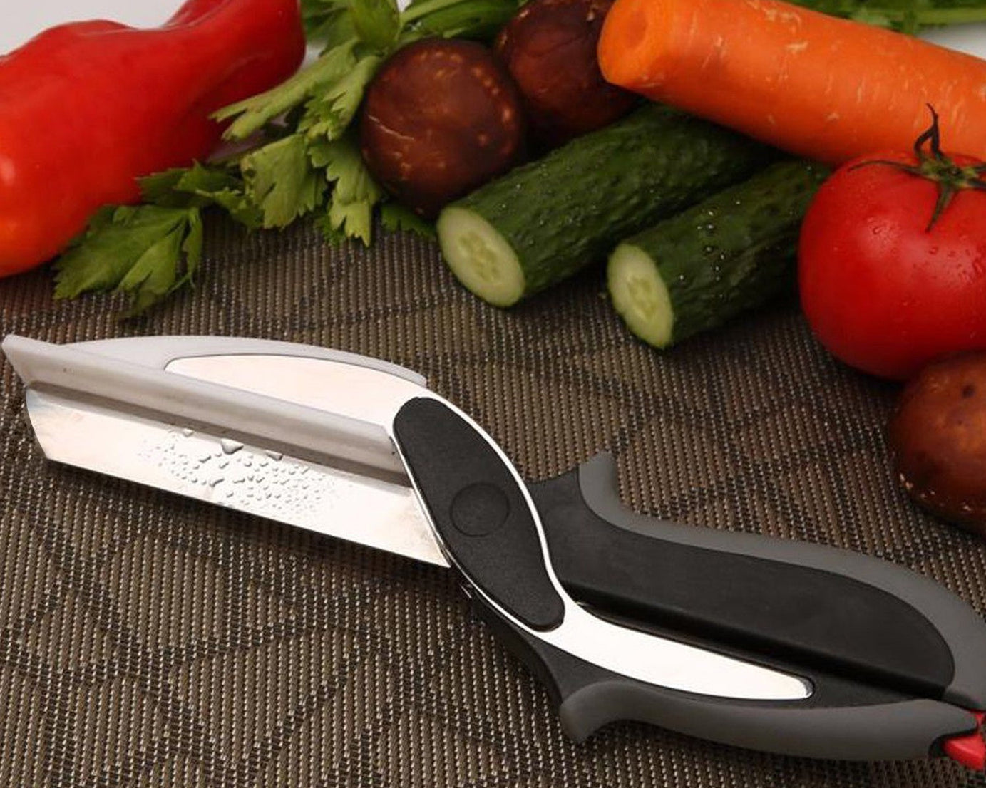2-in-1 food chopper with handle for versatile cutting and dicing.