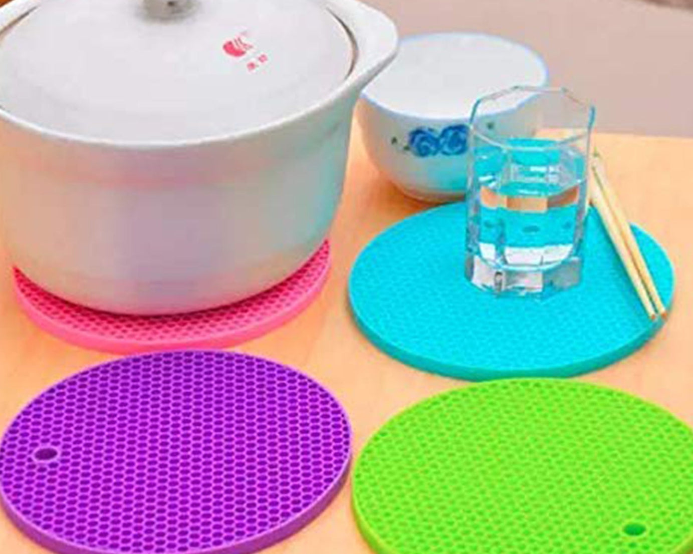 Silicone mat with textured design for grip