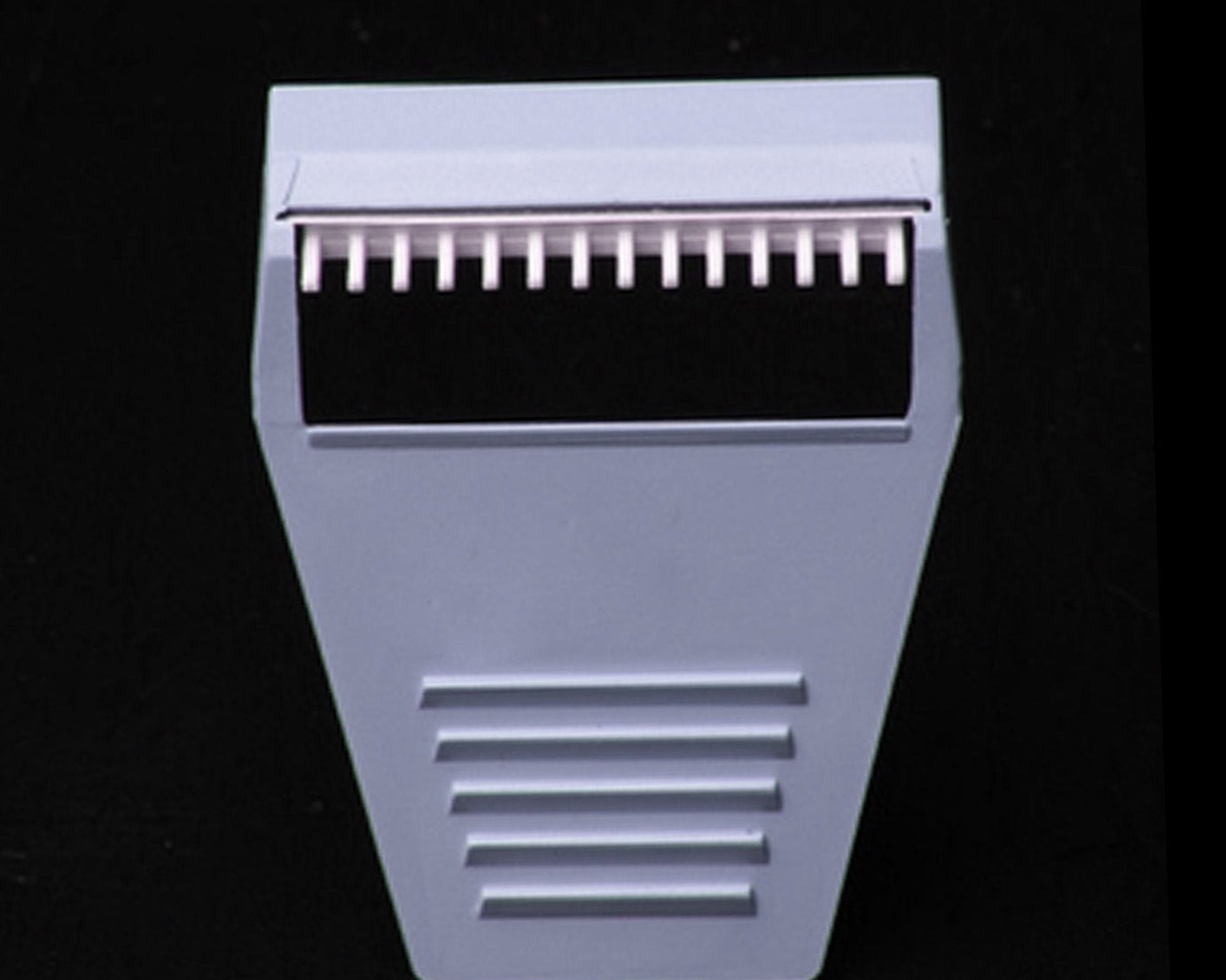 Women's body and bikini razor with sleek design